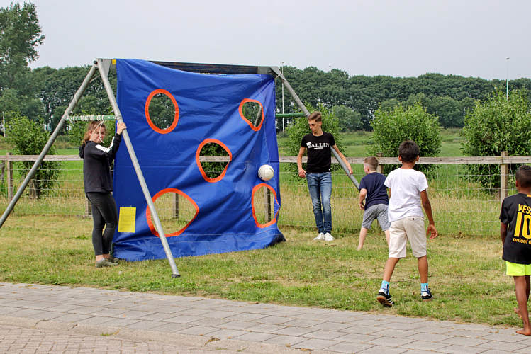 9-6-2018 - Proeverij in zomersfeer door de PLUS in Waarder_10